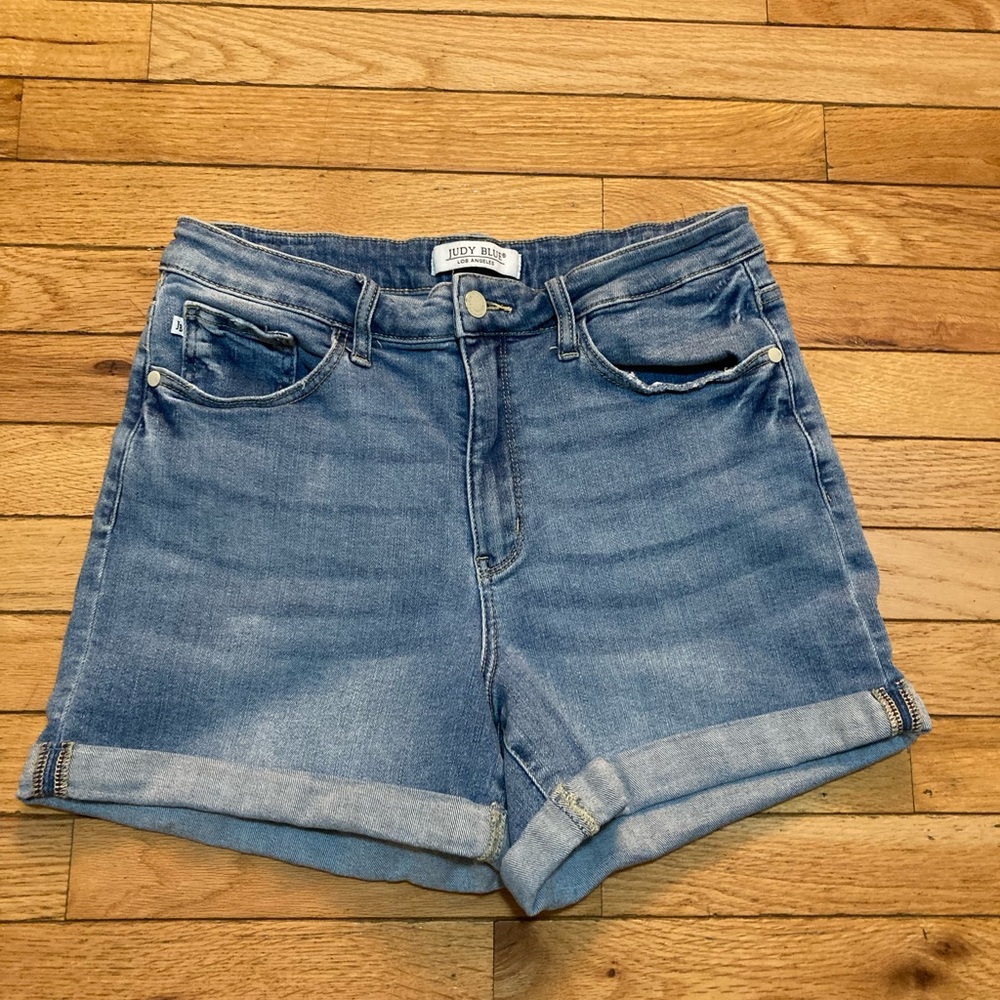 Cuffed Light Wash Women’s Judy Blue Non Distressed Shorts Size Large
